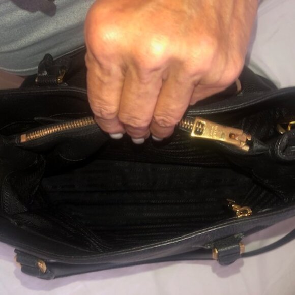 Gorgeous Classic Prada Vitello Phenix BLACK - Picture 3 of 5